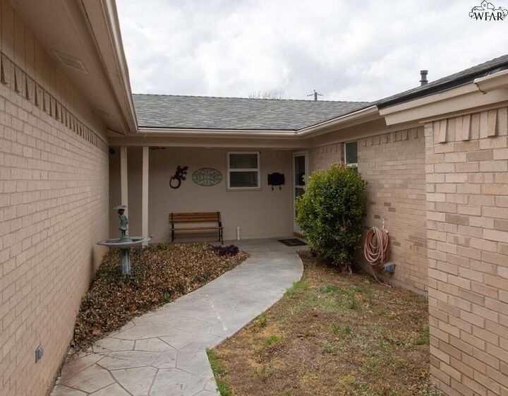 Property Photo: 4310 Scottsdale Lane TX 76302