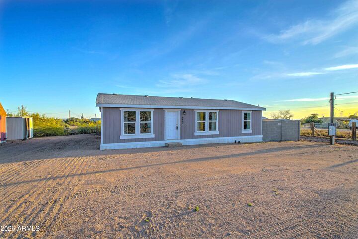 Property Photo: 649 W Kaniksu Street AZ 85120