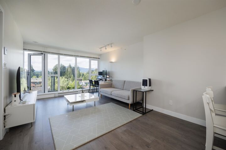 Property Photo: 958 Ridgeway Avenue 1006 BC V3K 0C5