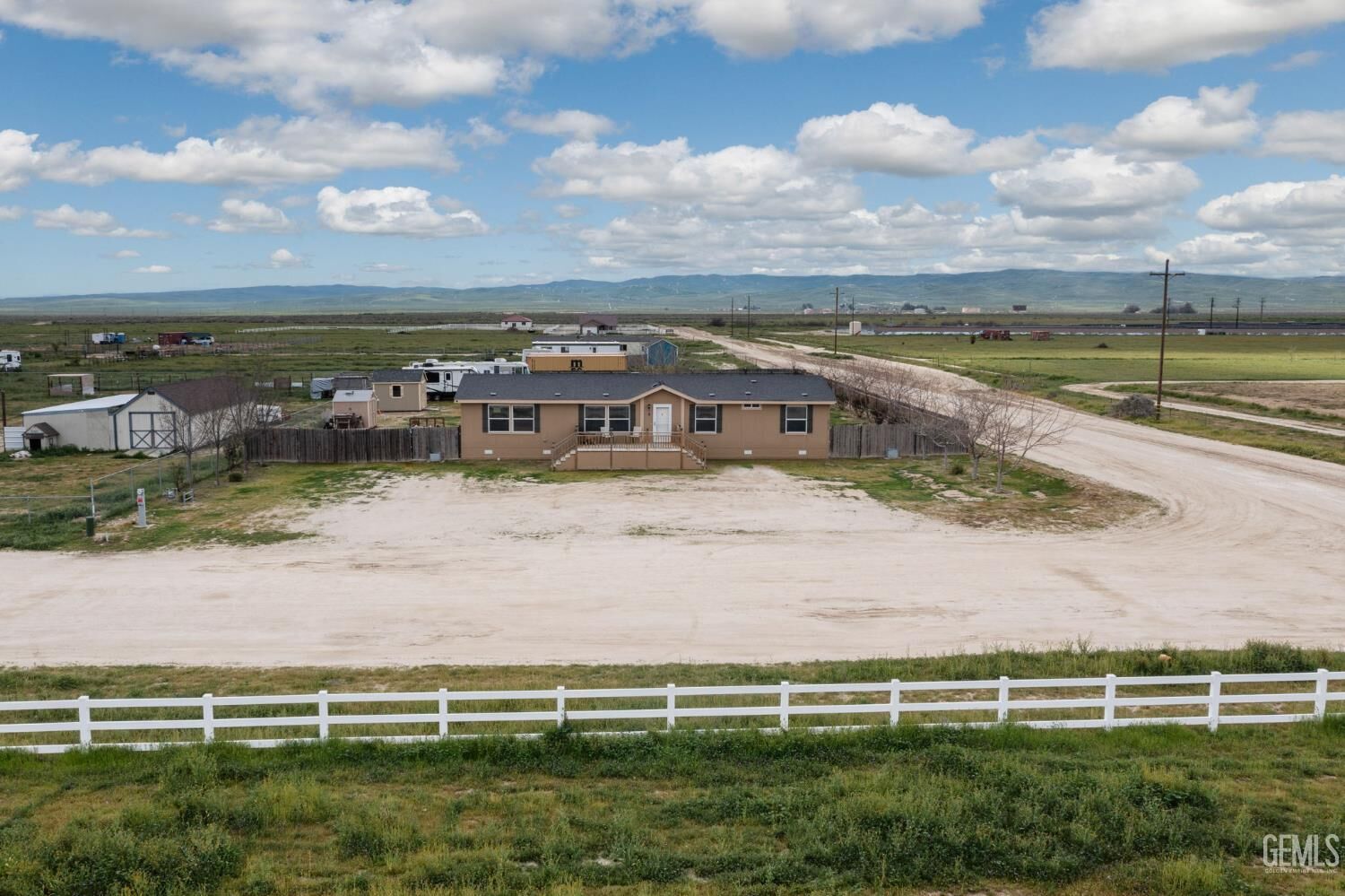 Property Photo:  28105 Clydesdale Avenue  CA 93268 