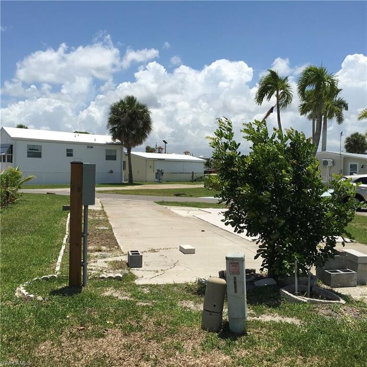 Property Photo: 19681 #249 Summerlin Rd FL 33908