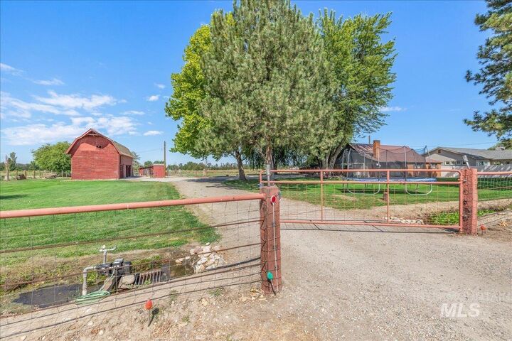 Property Photo:  2525 S Johns Avenue  ID 83617 
