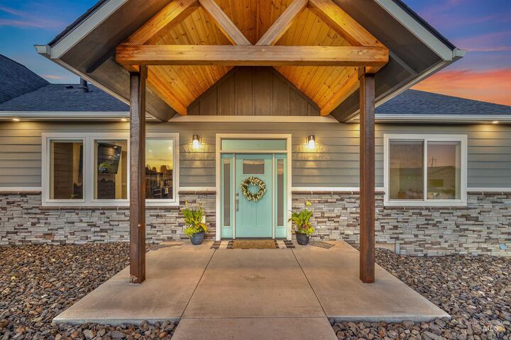 Property Photo:  2111 Vinifera Blvd  ID 83501-6253 