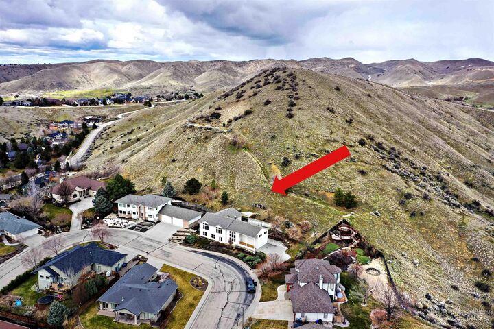 Property Photo:  4266 N La Fontana Way  ID 83702 