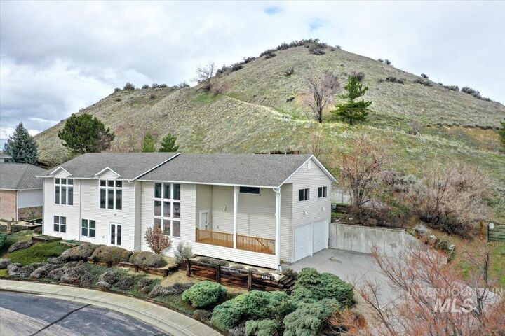 Property Photo:  4266 N La Fontana Way  ID 83702 