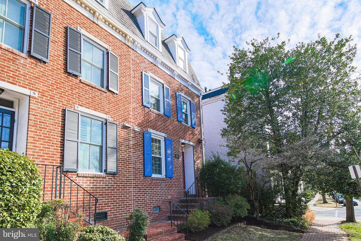 Property Photo:  332 S Alfred Street  VA 22314 