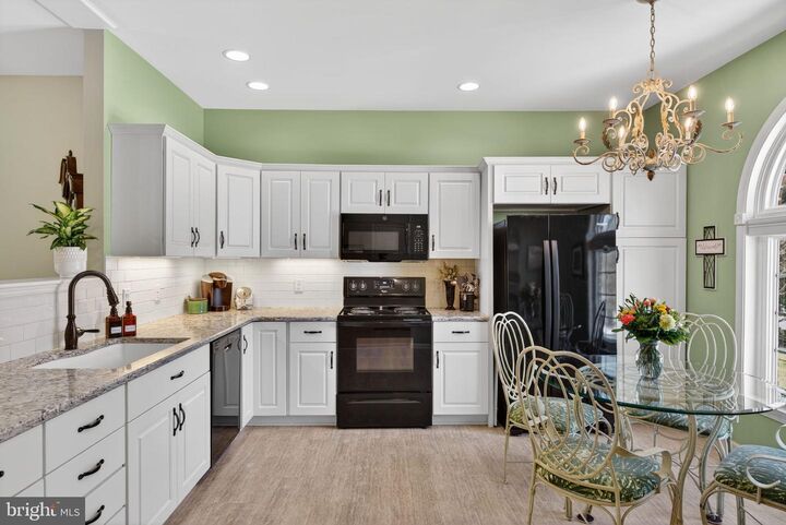 Property Photo:  24 Hickory Street  PA 17078 