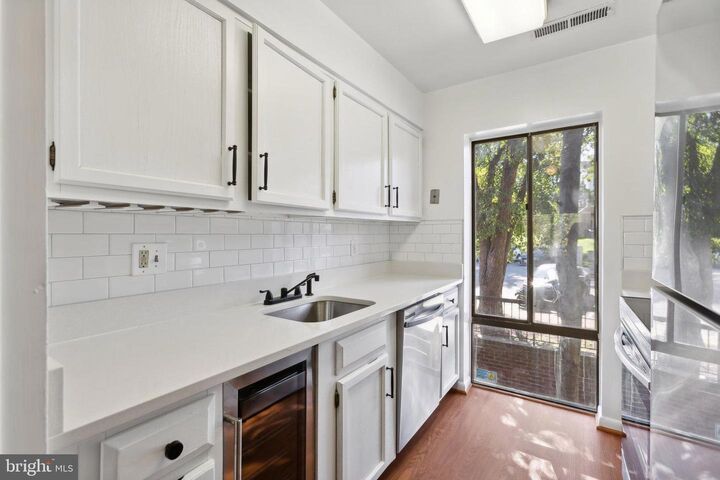 Property Photo:  3115 Hawthorne Drive NE 3115  DC 20017 