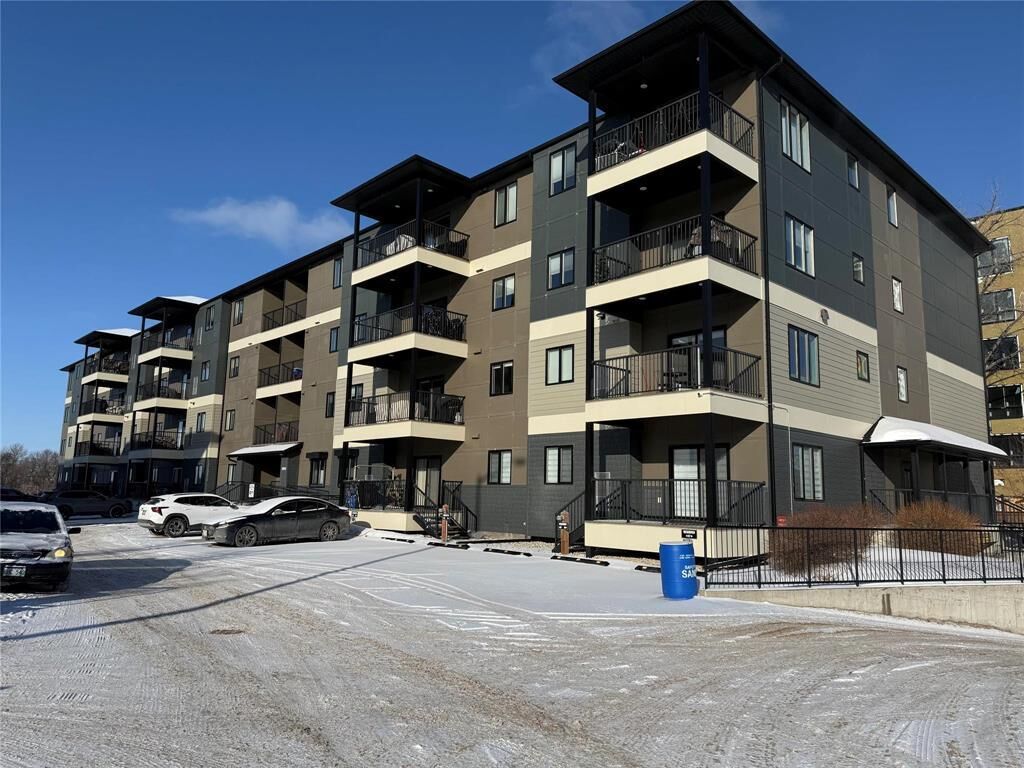 Property Photo:  1926 St Mary'S Road  MB R2N 0K6 