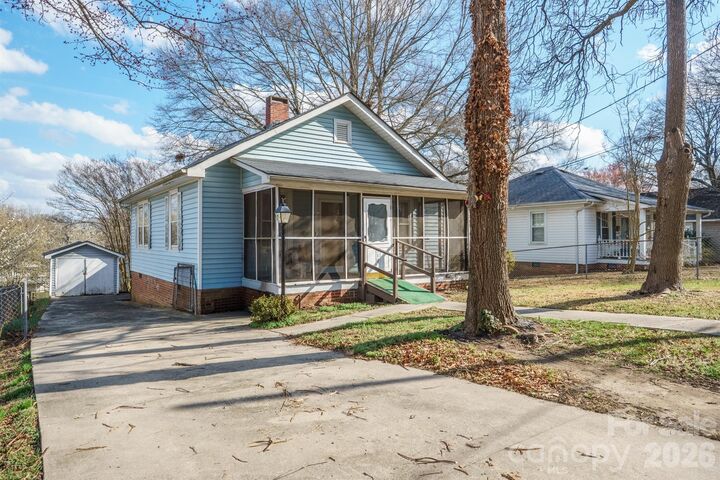 Property Photo:  510 N East Avenue  NC 28083 