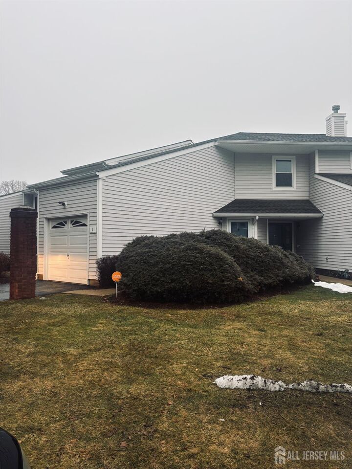 Property Photo:  1 Upperbrook Court  NJ 08859 