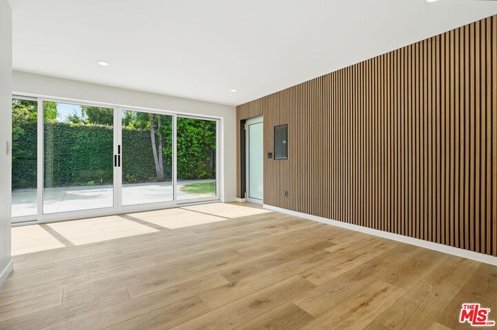 Property Photo:  460 La Jolla Ave  CA 90048 