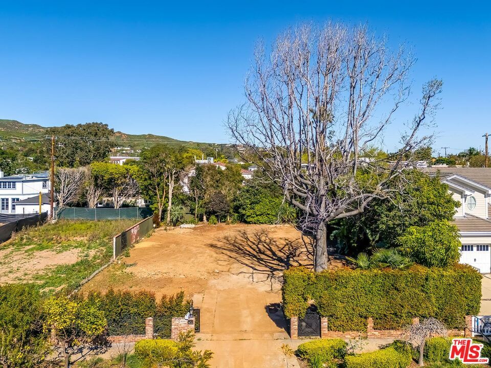 Property Photo:  16043 Temecula St  CA 90272 