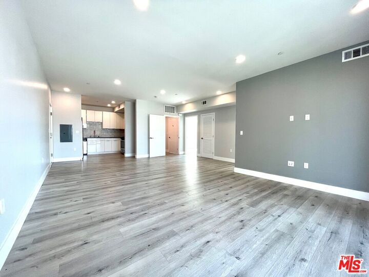 Property Photo:  14612 Calvert St  CA 91411 