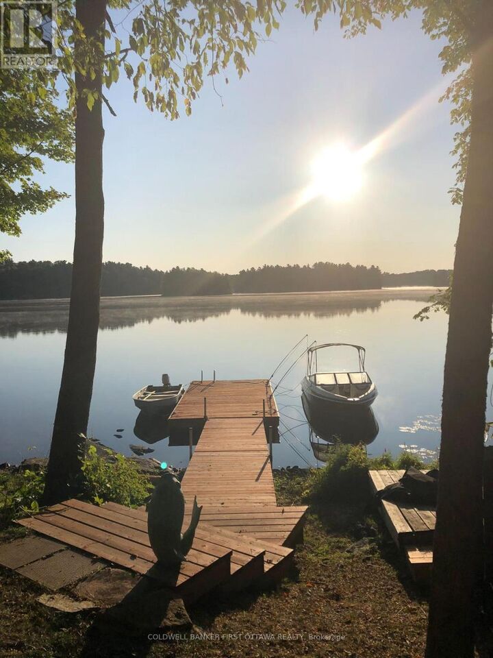 Photo de la propriété:  1374 Black Lake North Shore Road  ON K7H 3C5 