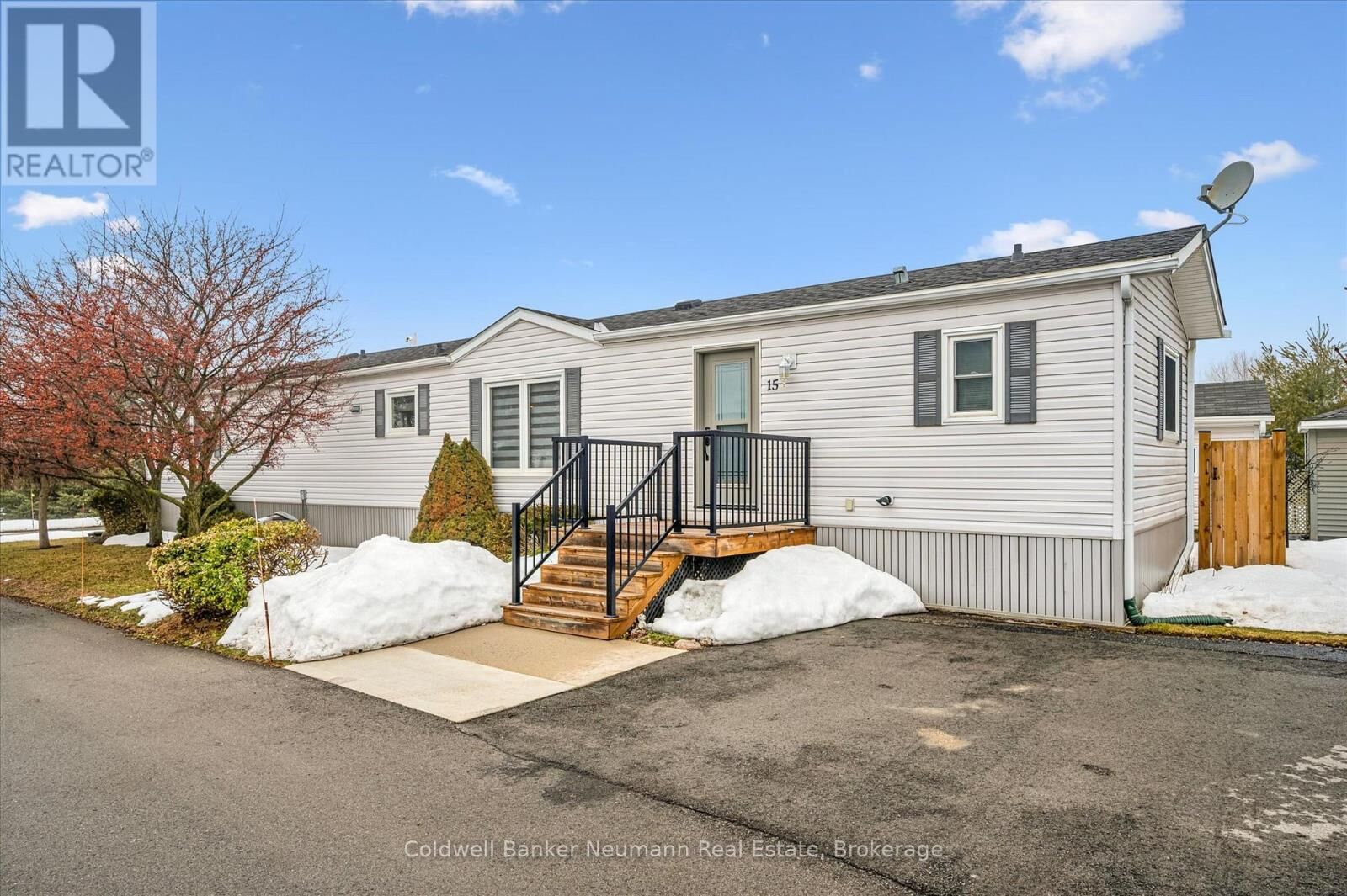 Property Photo: 15 Elm Street ON N0B 2J0