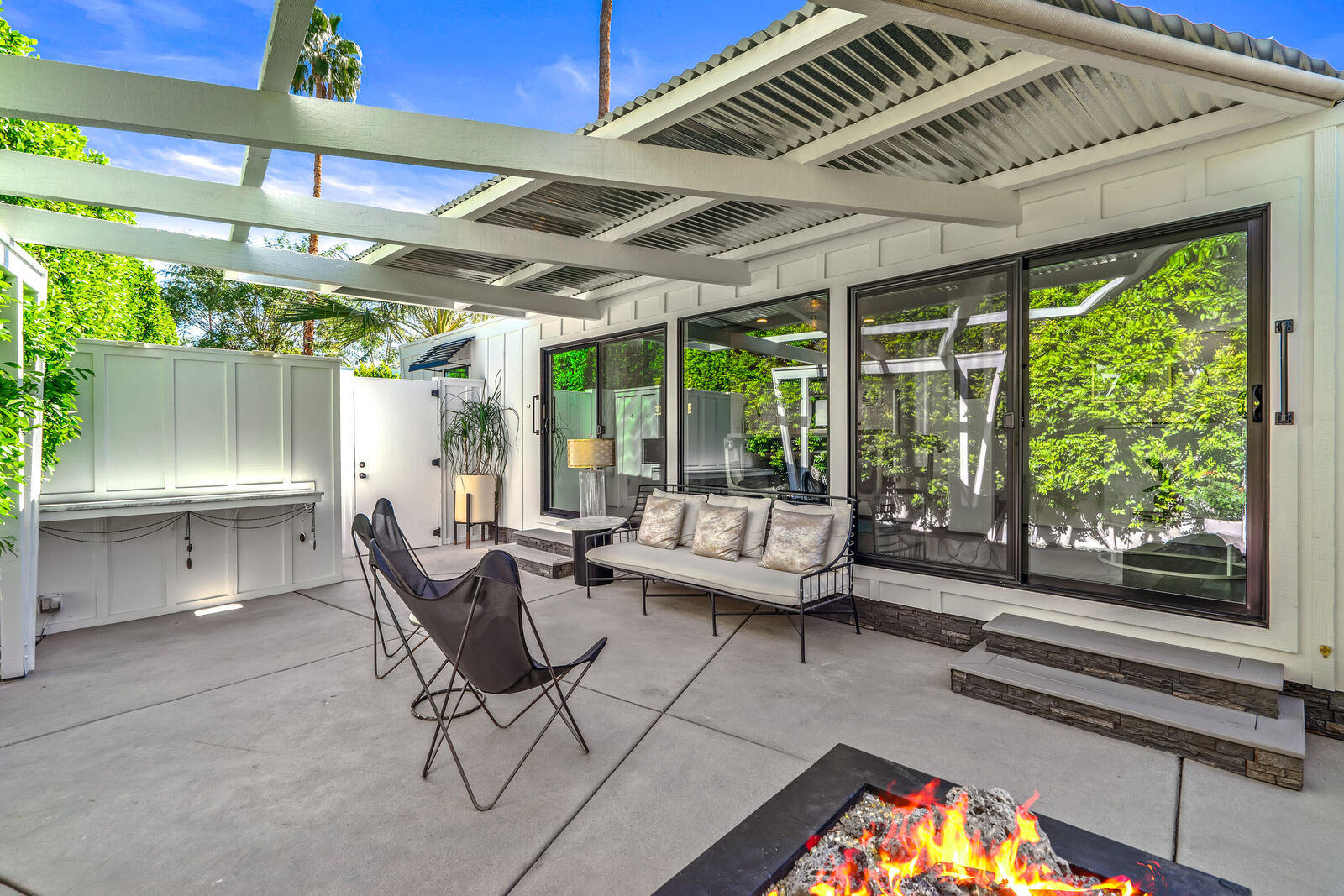 Property Photo:  137 Hiawatha Street  CA 92264 