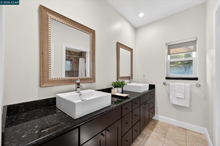 Property Photo: 137 Rudgear Dr CA 94596