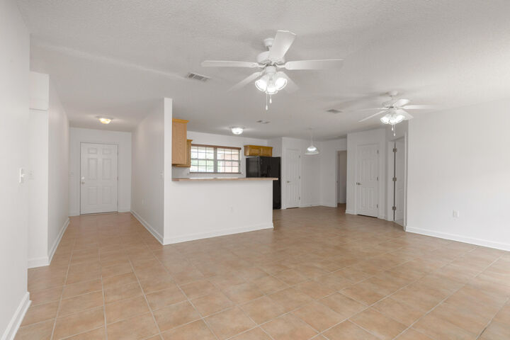 Property Photo: 4476 Goldfinch Way FL 32539