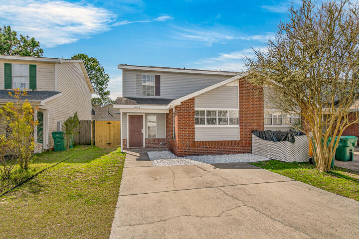 Property Photo:  1826 Pointed Leaf Lane  FL 32547 