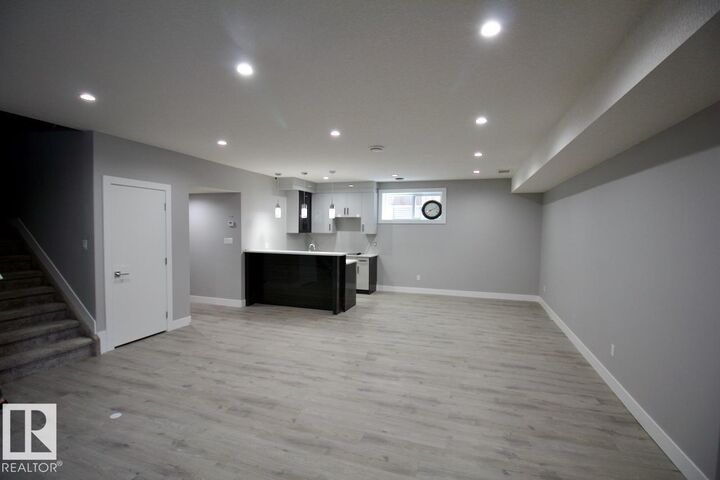 Property Photo: 1326 Hainstock Way SW Bsmt AB T6W 3B6