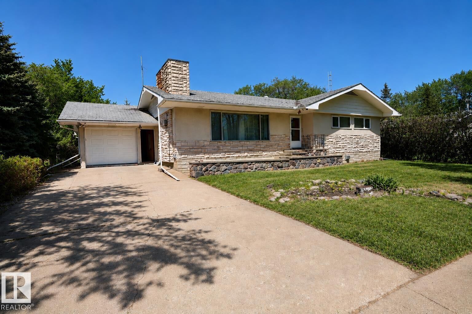 Property Photo: 4812 51 Avenue AB T0A 3L0