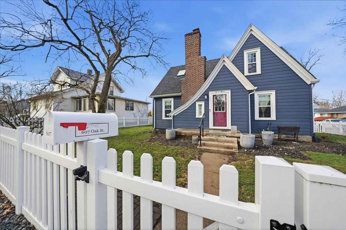 Property Photo: 607 Oak Street IN 46383
