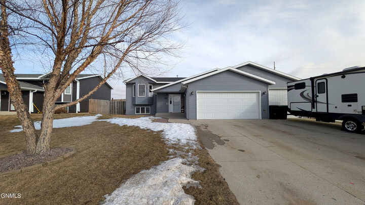 Property Photo:  65 McGinnis Way  ND 58504 