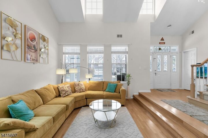 Property Photo:  9 Hartley Ln  NJ 07920 