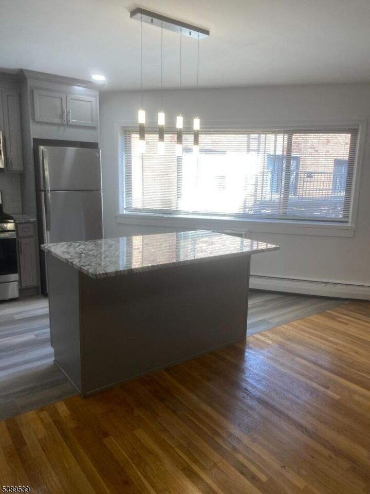 Property Photo:  52 Cottage St 3H  NJ 07079 