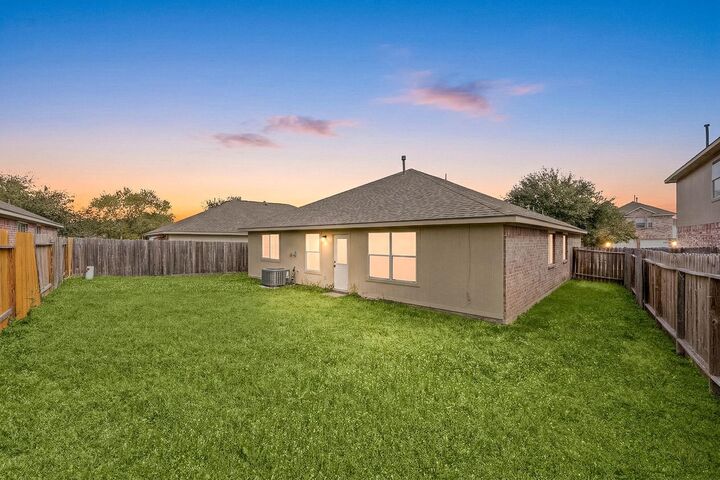 Property Photo: 29123 Foxingham Circle TX 77386