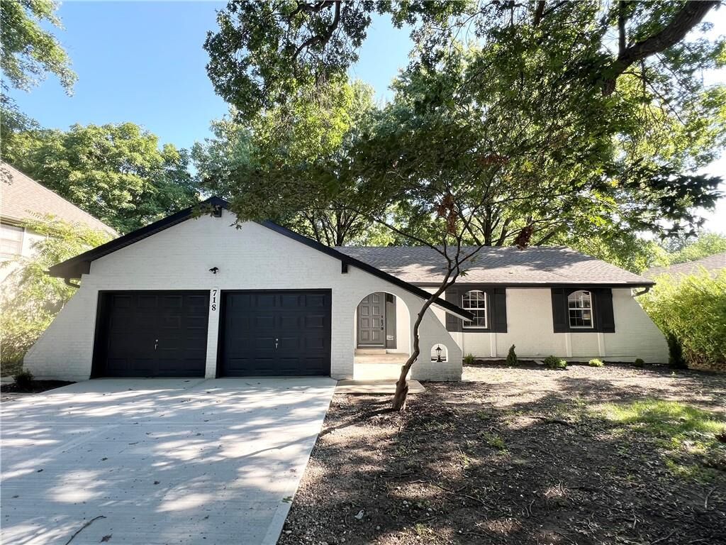 Property Photo:  718 Mulberry Street NE  MO 64086 