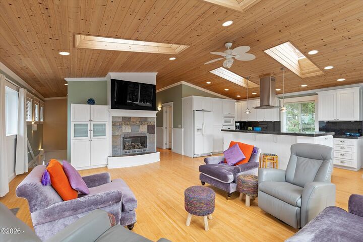 Property Photo:  115 Lorraine Street  OR 97388 