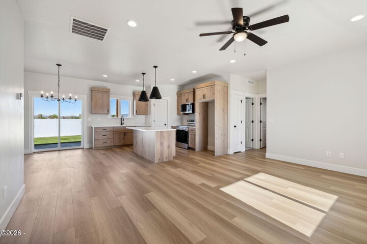 Property Photo:  937 Sierra Street  OR 97918 