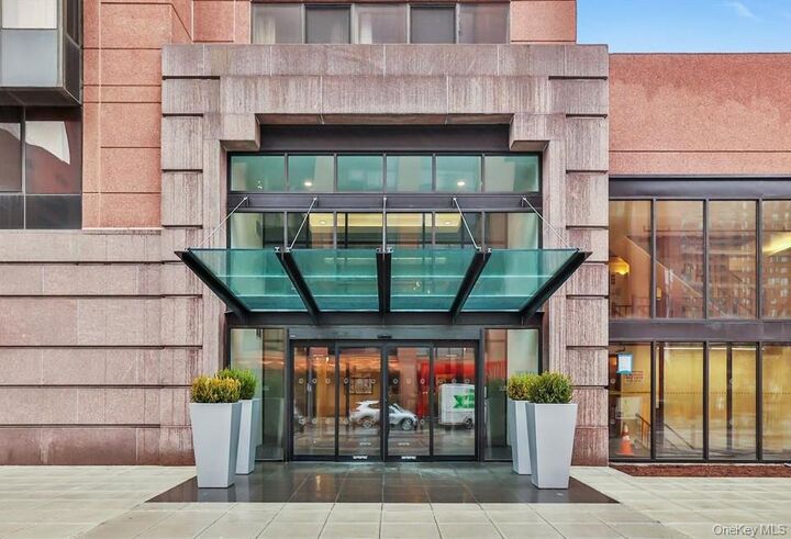 Property Photo:  4 Martine Avenue 1011  NY 10606 