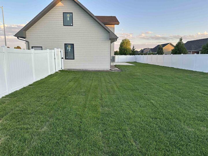 Property Photo: 810 Mockingbird Dr. NE 69101