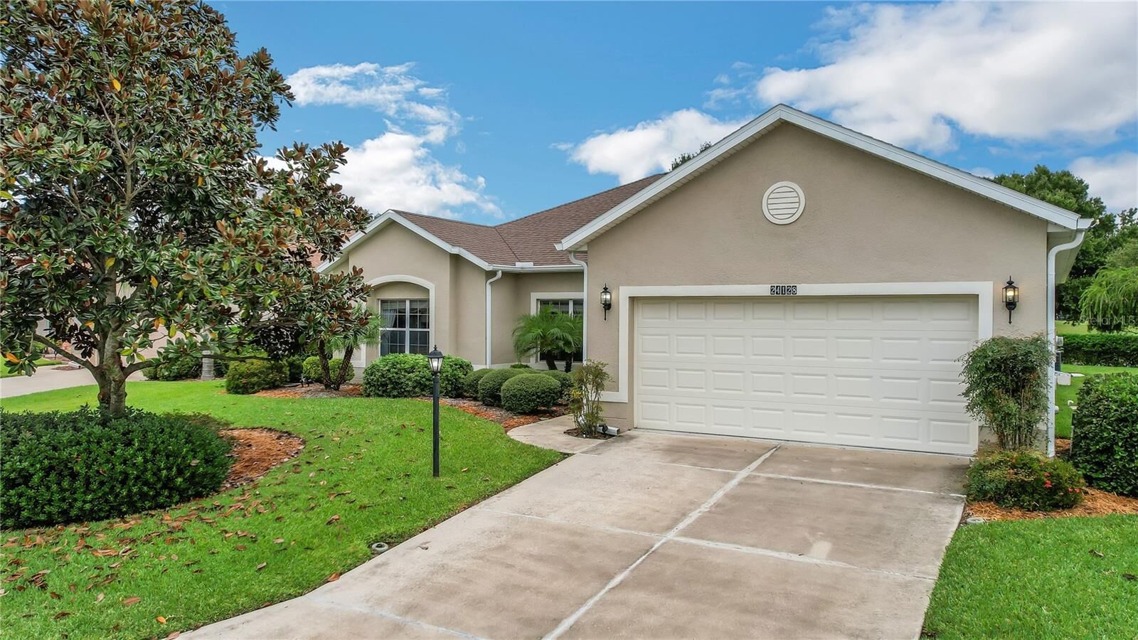 Property Photo: 24128 Robinwood Street FL 34748