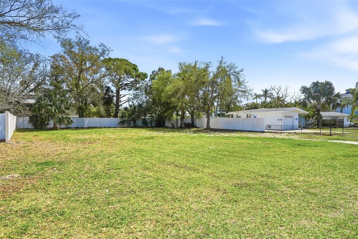 Property Photo:  216 Shore Drive  FL 34683 