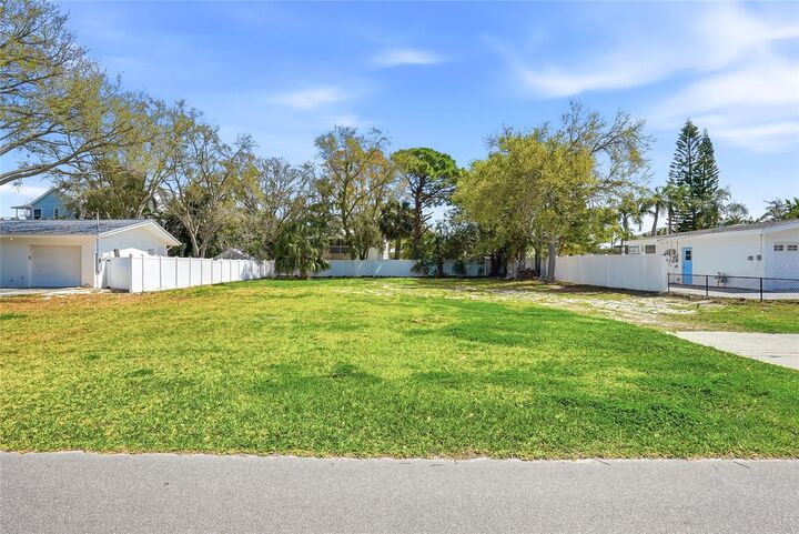 Property Photo:  216 Shore Drive  FL 34683 