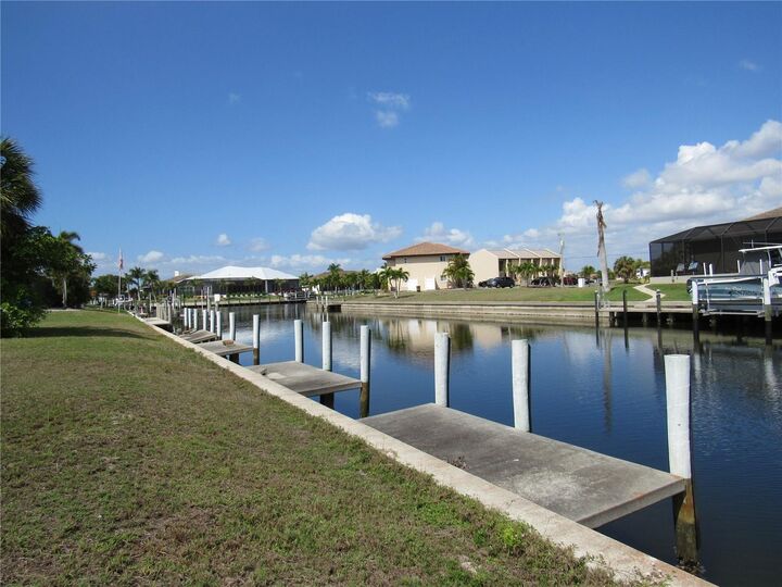 Property Photo:  2818 &Amp 2824 Magdalina Drive  FL 33950 