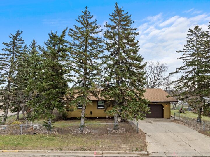 Property Photo: 1410 1st St NE ND 58703