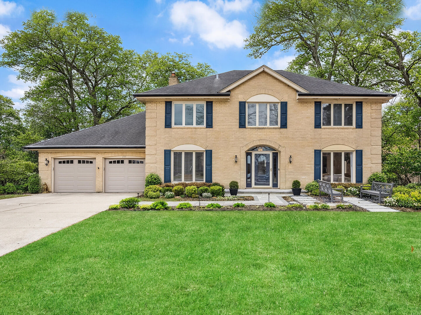 Property Photo:  734 Forest Glen Lane  IL 60523 