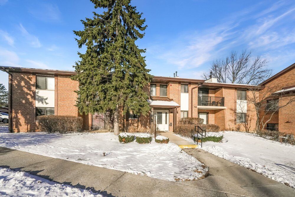 Property Photo:  2220 Wharf Drive 1901  IL 60517 