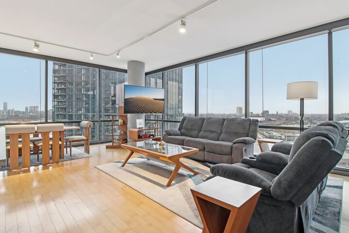 Property Photo:  860 W Blackhawk Street 1102  IL 60642 