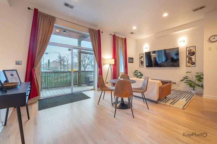 Property Photo: 2843 S Wells Street 1E IL 60616