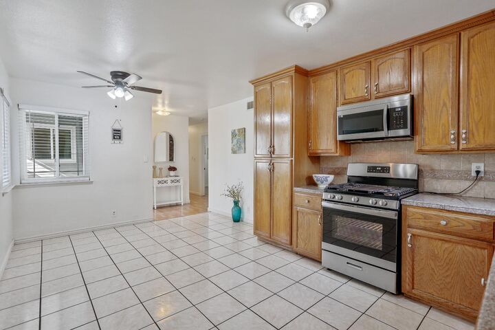 Property Photo: 6629 Doreen Way CA 95823