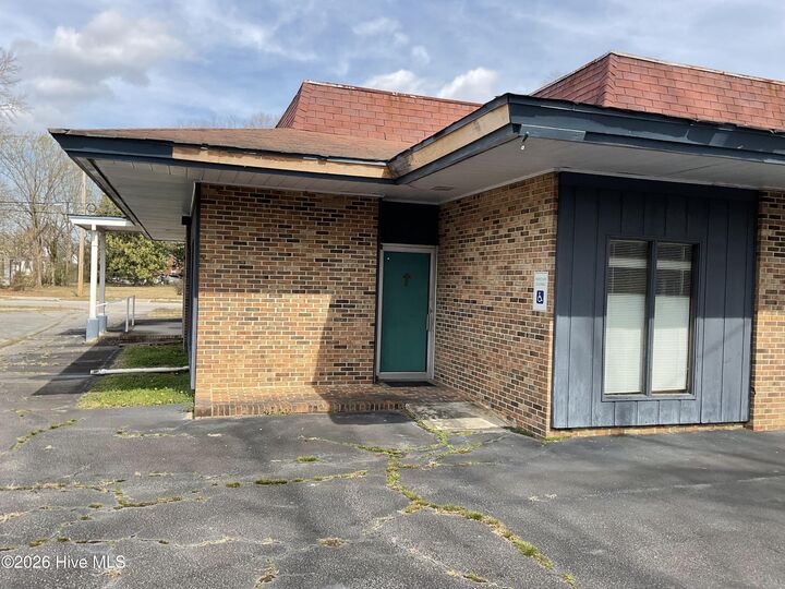 Property Photo: 1011 W Thomas Street NC 27804