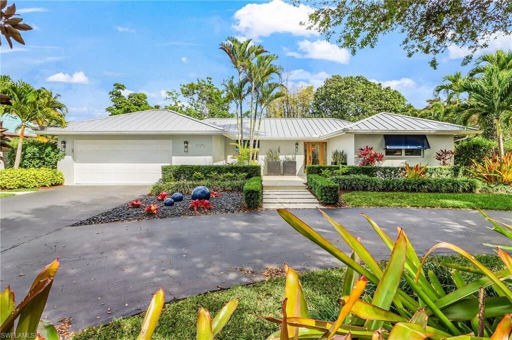 Property Photo:  1390 Mandarin Rd  FL 34102 