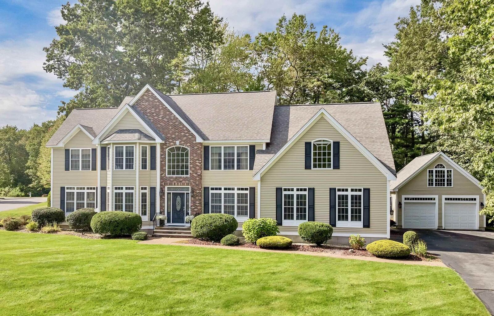 Property Photo:  20 Hancock Road  NH 03087 