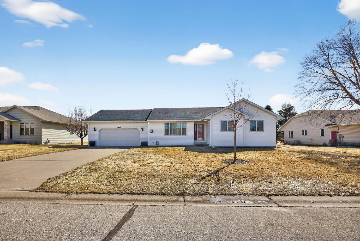Property Photo:  605 Willers Court  MN 55041 